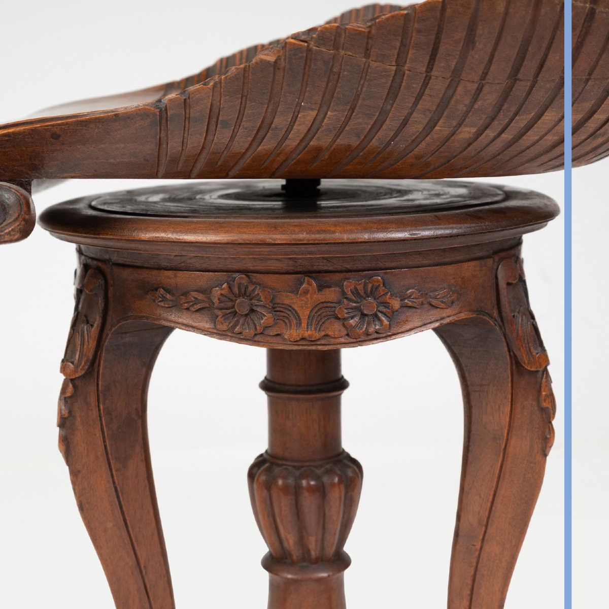 Chaise de harpiste en noyer sculpté d'une coquille, XIXe-photo-5