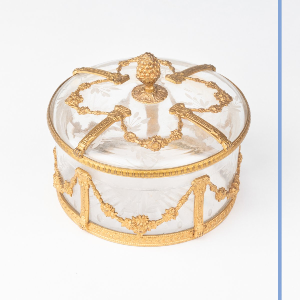 Bonbonnière en cristal taillé et bronze doré, XIXe-photo-4