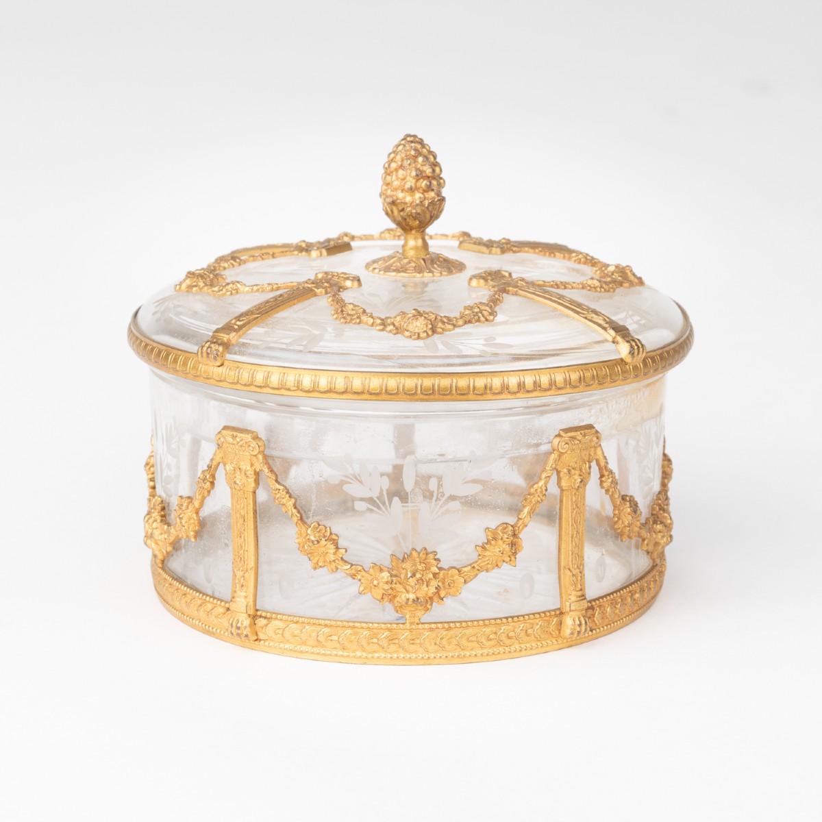 Bonbonnière en cristal taillé et bronze doré, XIXe