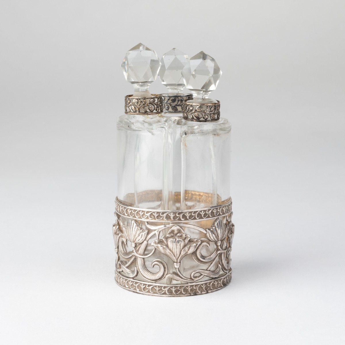 Three Bottle Perfume Cabinet In Cut Glass With A Silver-plated Metal Mount, 20th Century