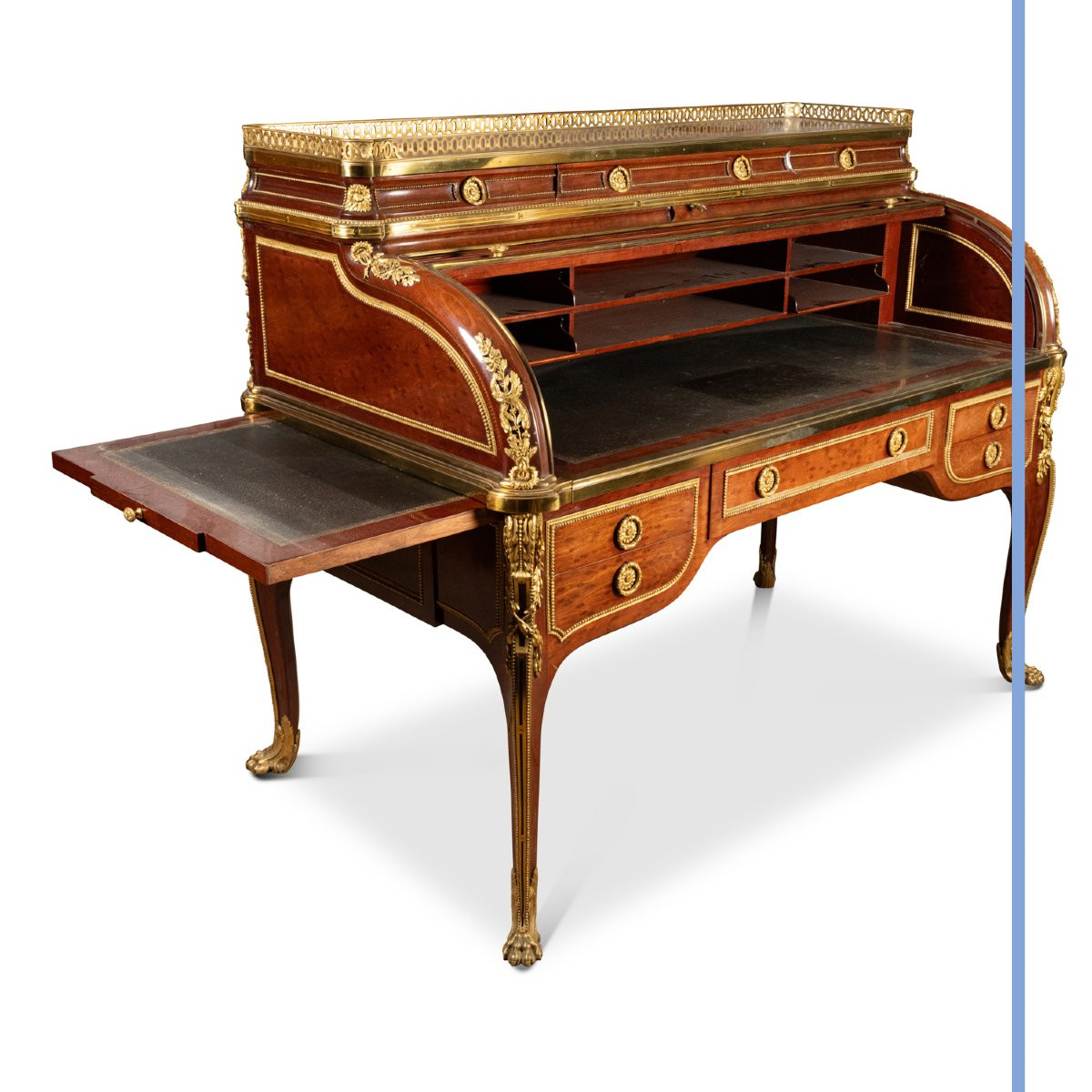 Bureau de milieu à cylindre en acajou richement orné de bronze doré, XIXe-photo-1