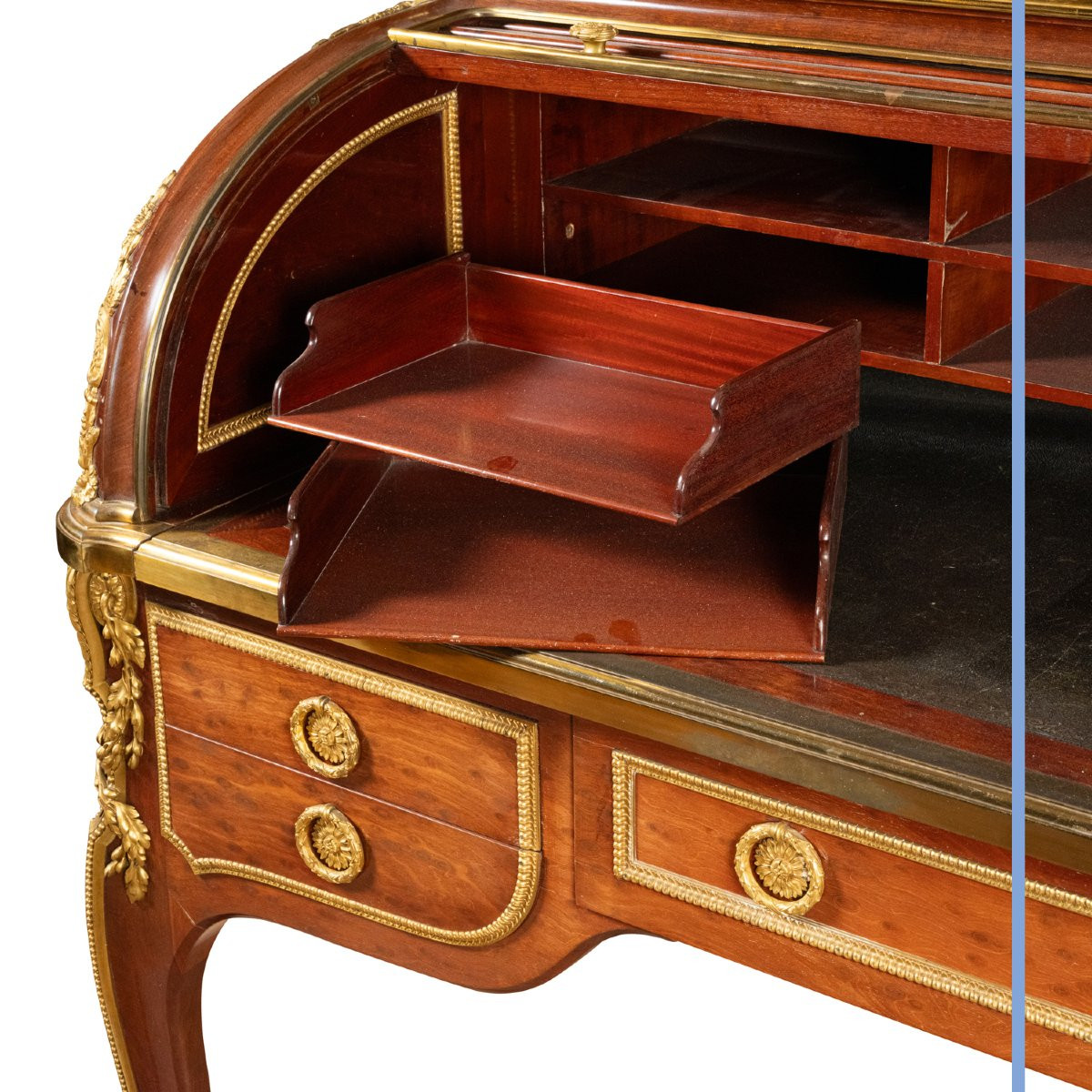 Bureau de milieu à cylindre en acajou richement orné de bronze doré, XIXe-photo-4