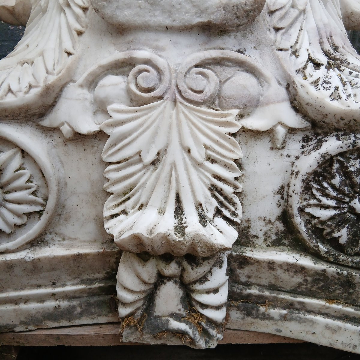 Paire de chapiteaux corinthiens en marbre, XXe-photo-3