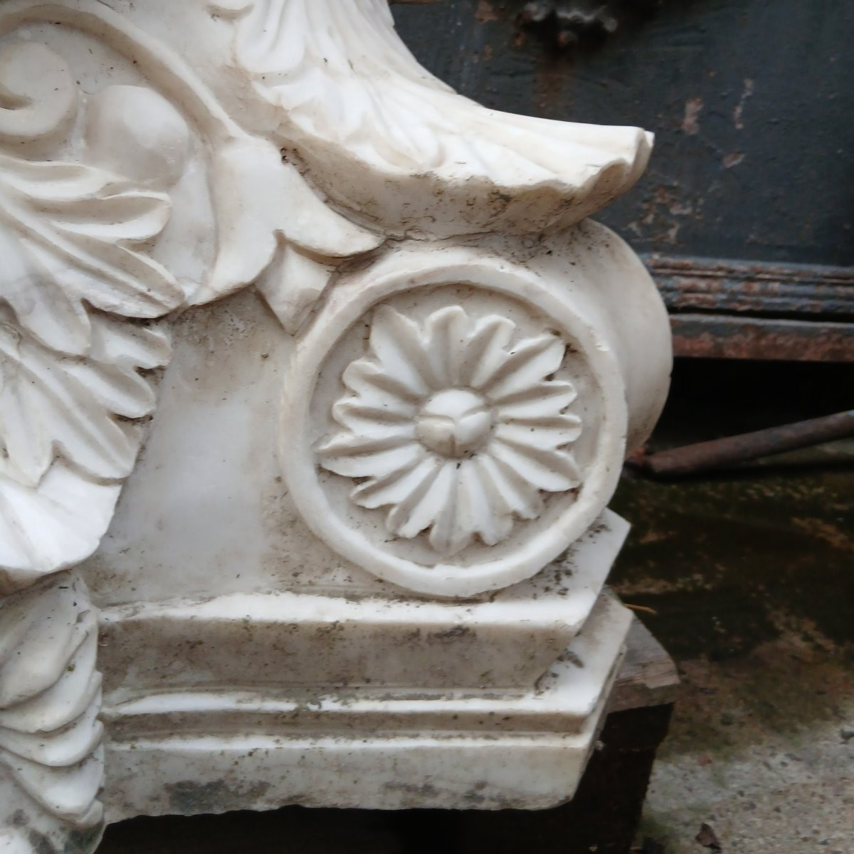 Paire de chapiteaux corinthiens en marbre, XXe-photo-1