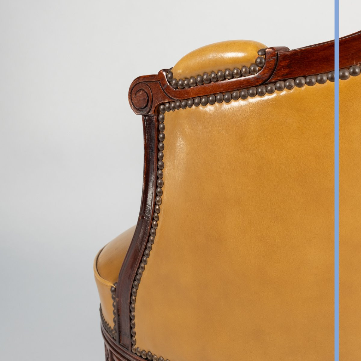 Fauteuil de bureau tournant de style Louis XVI en bois teinté acajou, XXe-photo-3