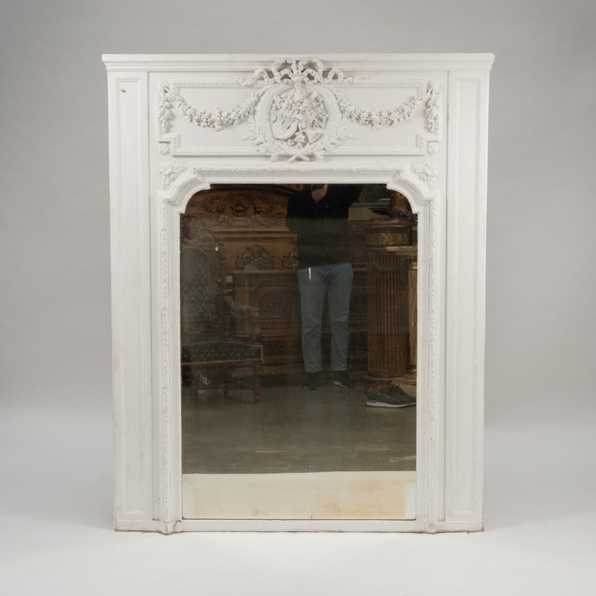 Trumeau de style Louis XVI en bois laqué blanc, XIXe