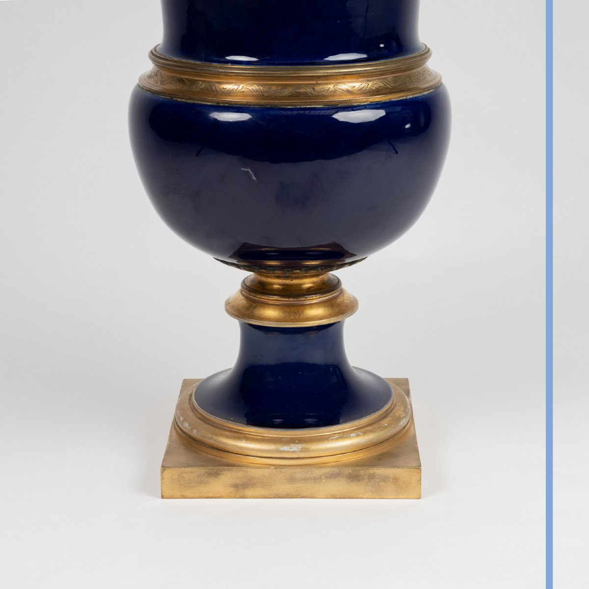 Sèvres Manufactory, Medici Vase In Blue And Gold Porcelain, Adorned With Gilt Bronze, 19th Century-photo-1