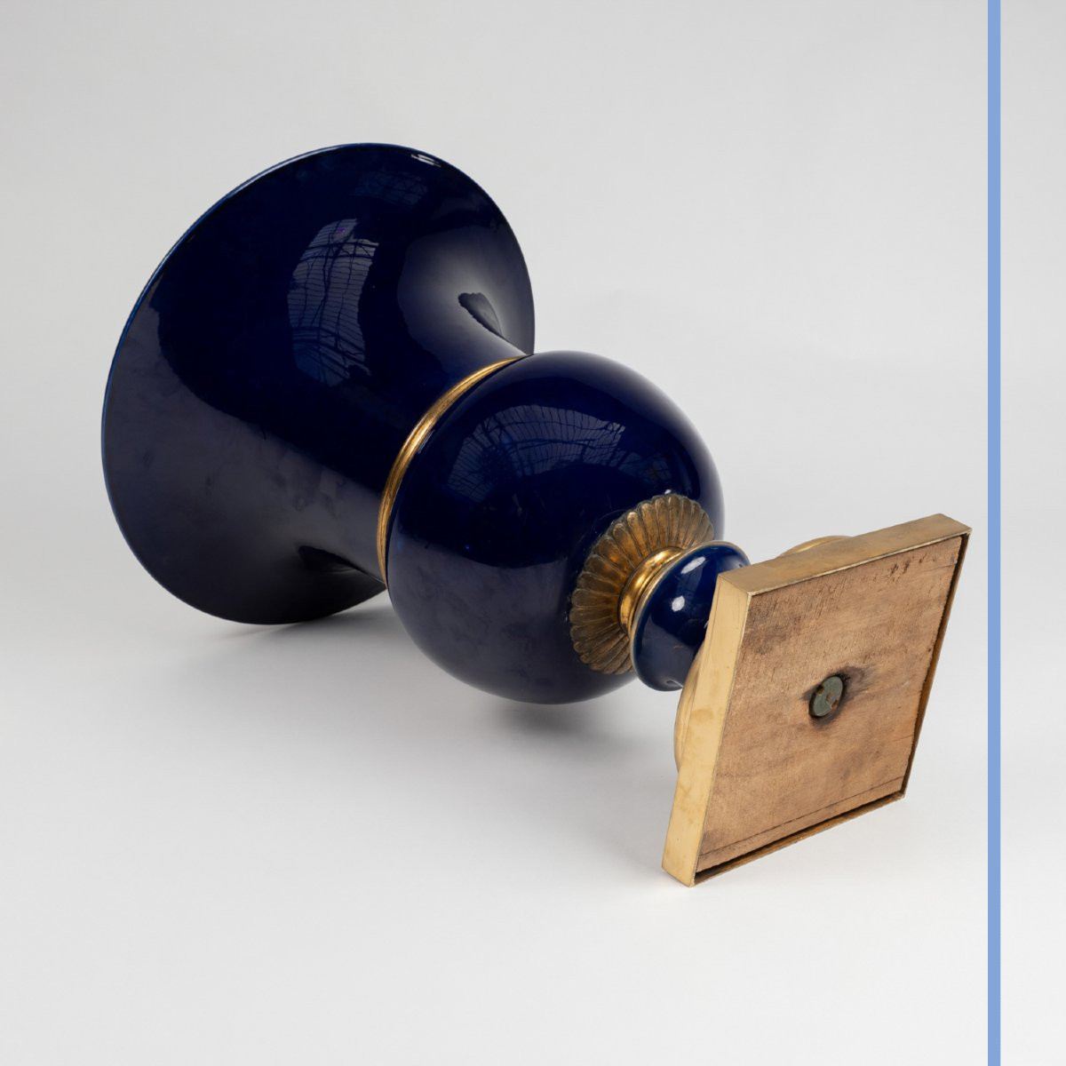 Sèvres Manufactory, Medici Vase In Blue And Gold Porcelain, Adorned With Gilt Bronze, 19th Century-photo-3