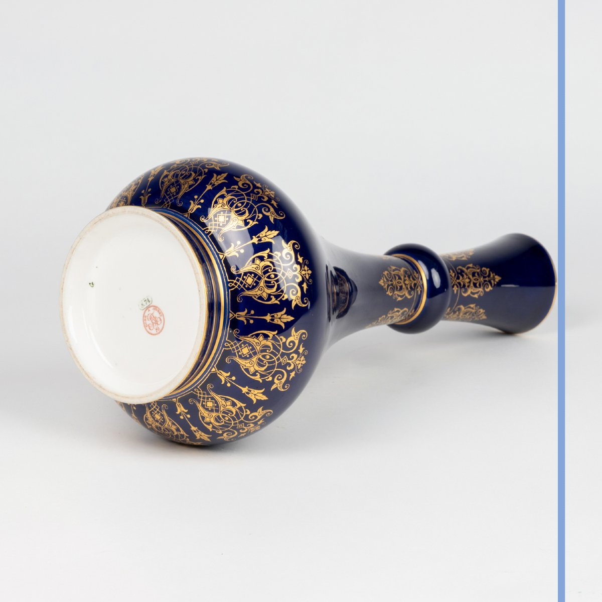 Manufacture de Sèvres, vase en porcelaine bleue et dorée, XIXe-photo-2
