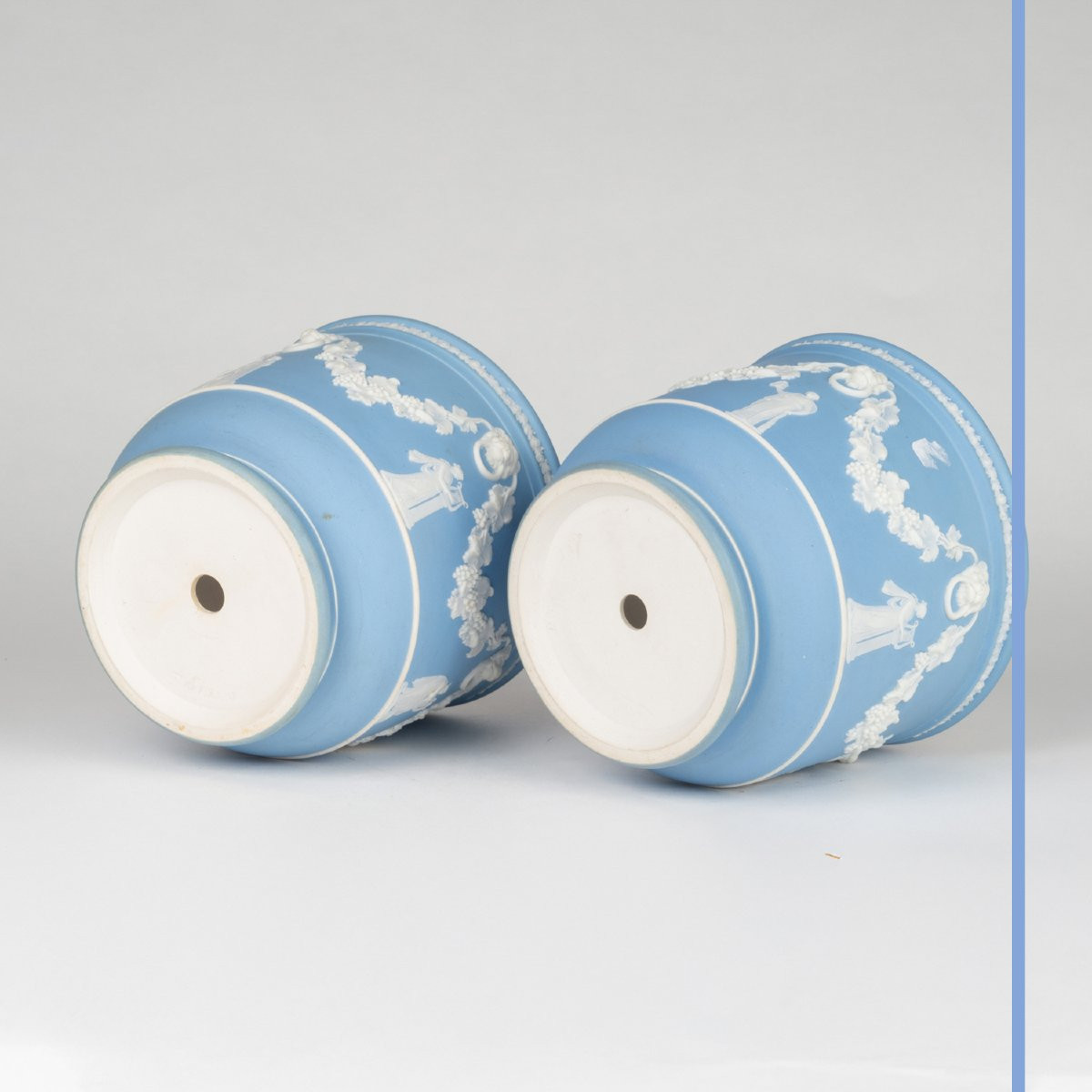 Pair Of Wedgwood Porcelain Planters, 20th Century-photo-3