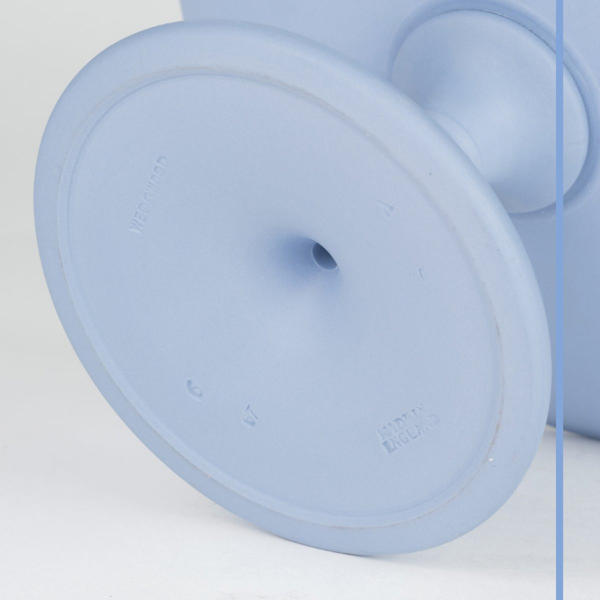 Présentoir à gâteau sur pied en porcelaine de Wedgwood, XXe-photo-3