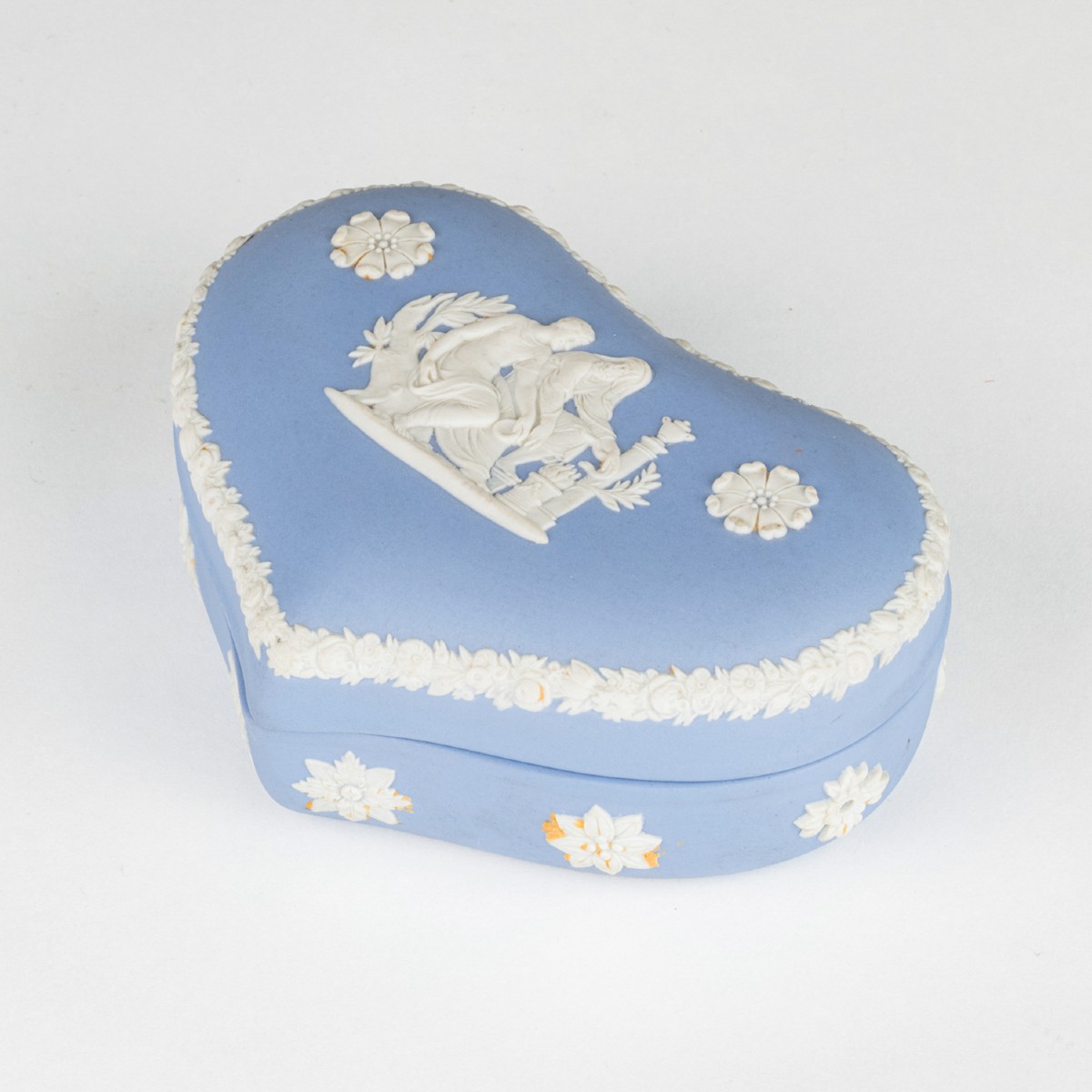 Wedgwood Porcelain Heart-shaped Candy Box, 20th Century