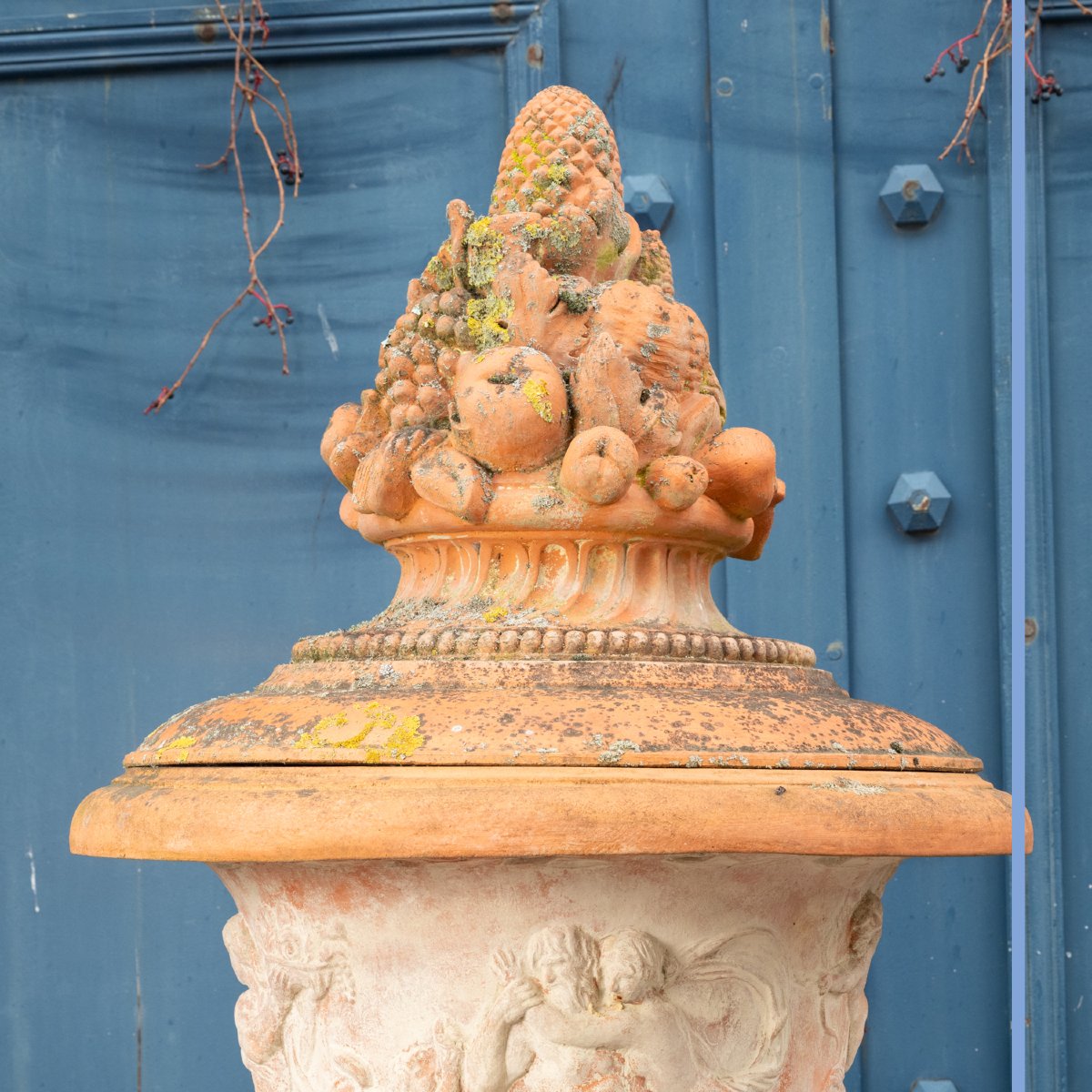 Pair Of Large Ornamental Terra Cotta Medicis Vases, Late 19th-photo-4