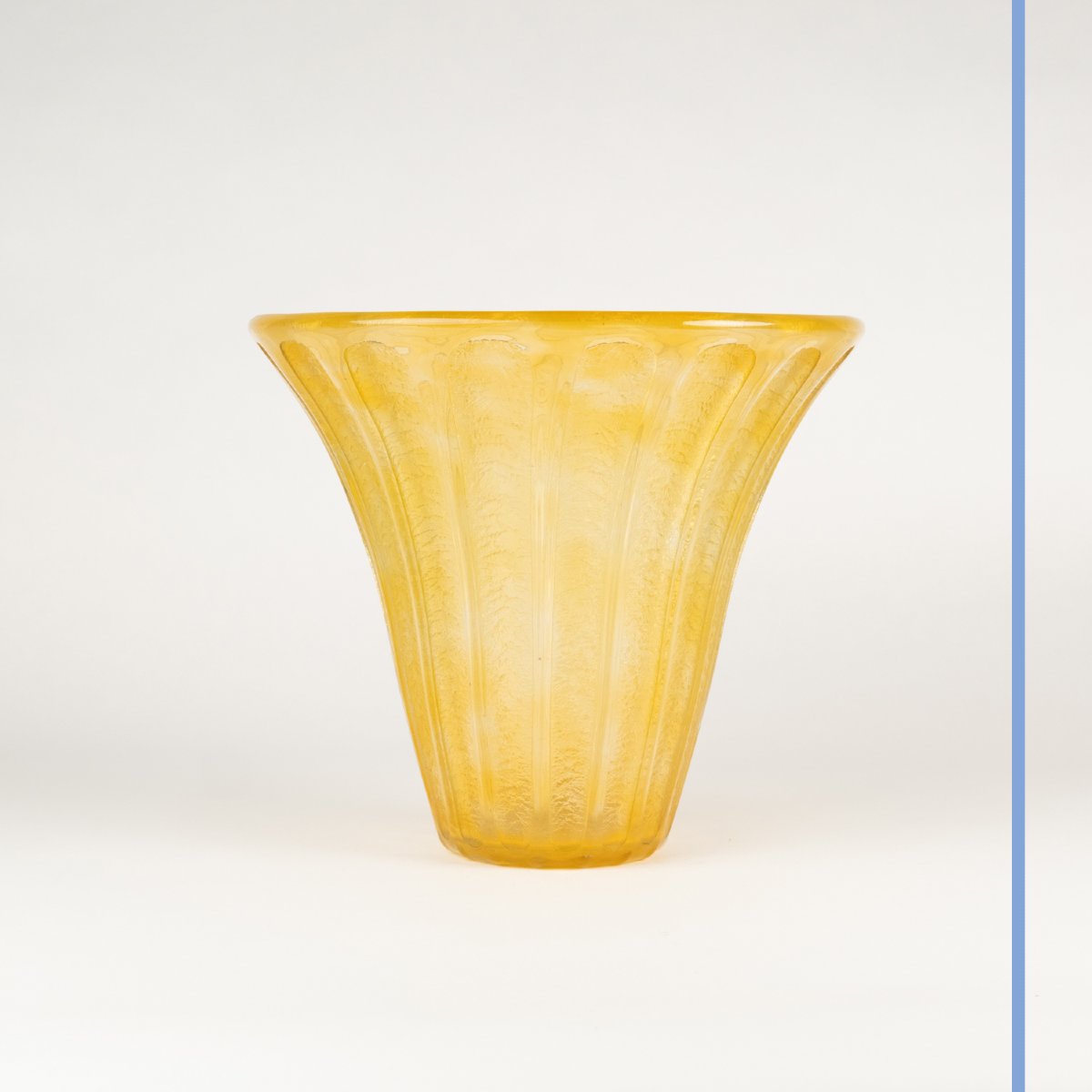 Maison Daum, vase en verre de forme corolle à godrons, XXe-photo-2