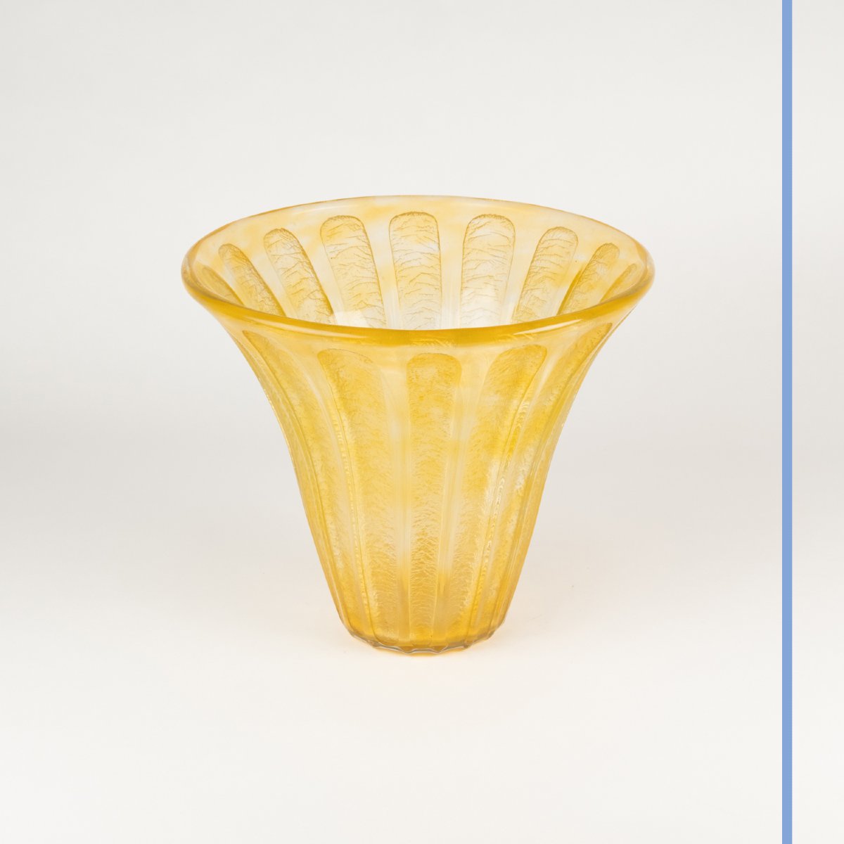 Maison Daum, vase en verre de forme corolle à godrons, XXe-photo-3