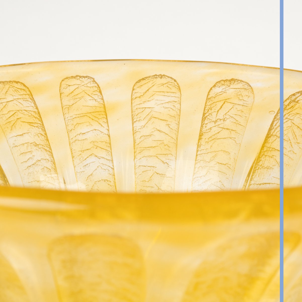 Maison Daum, vase en verre de forme corolle à godrons, XXe-photo-1