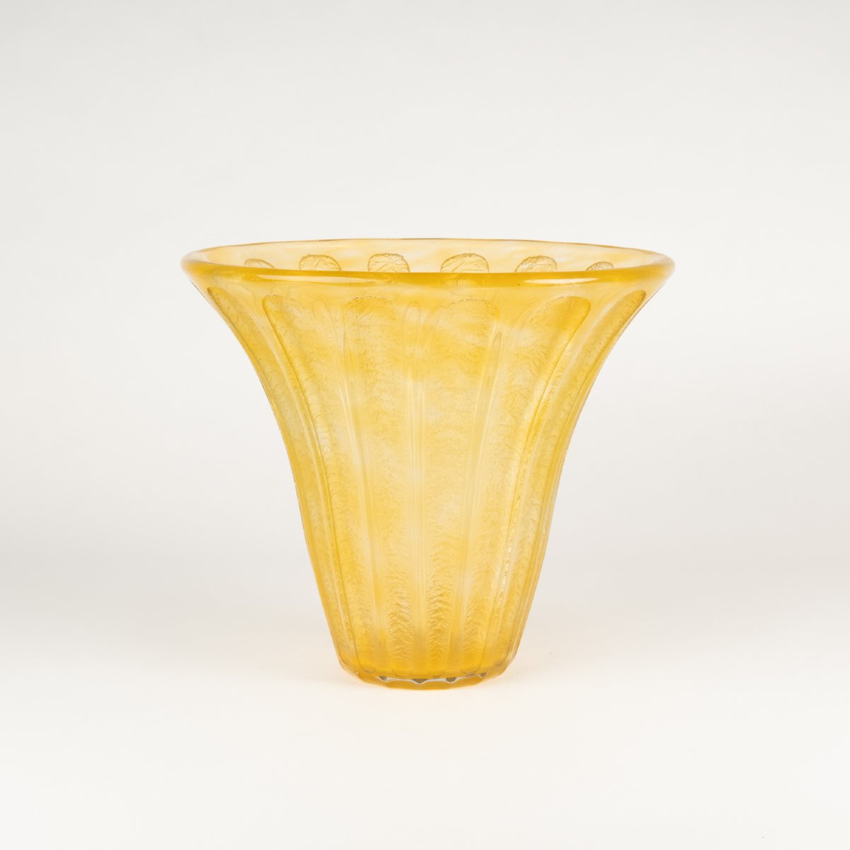 Maison Daum, vase en verre de forme corolle à godrons, XXe