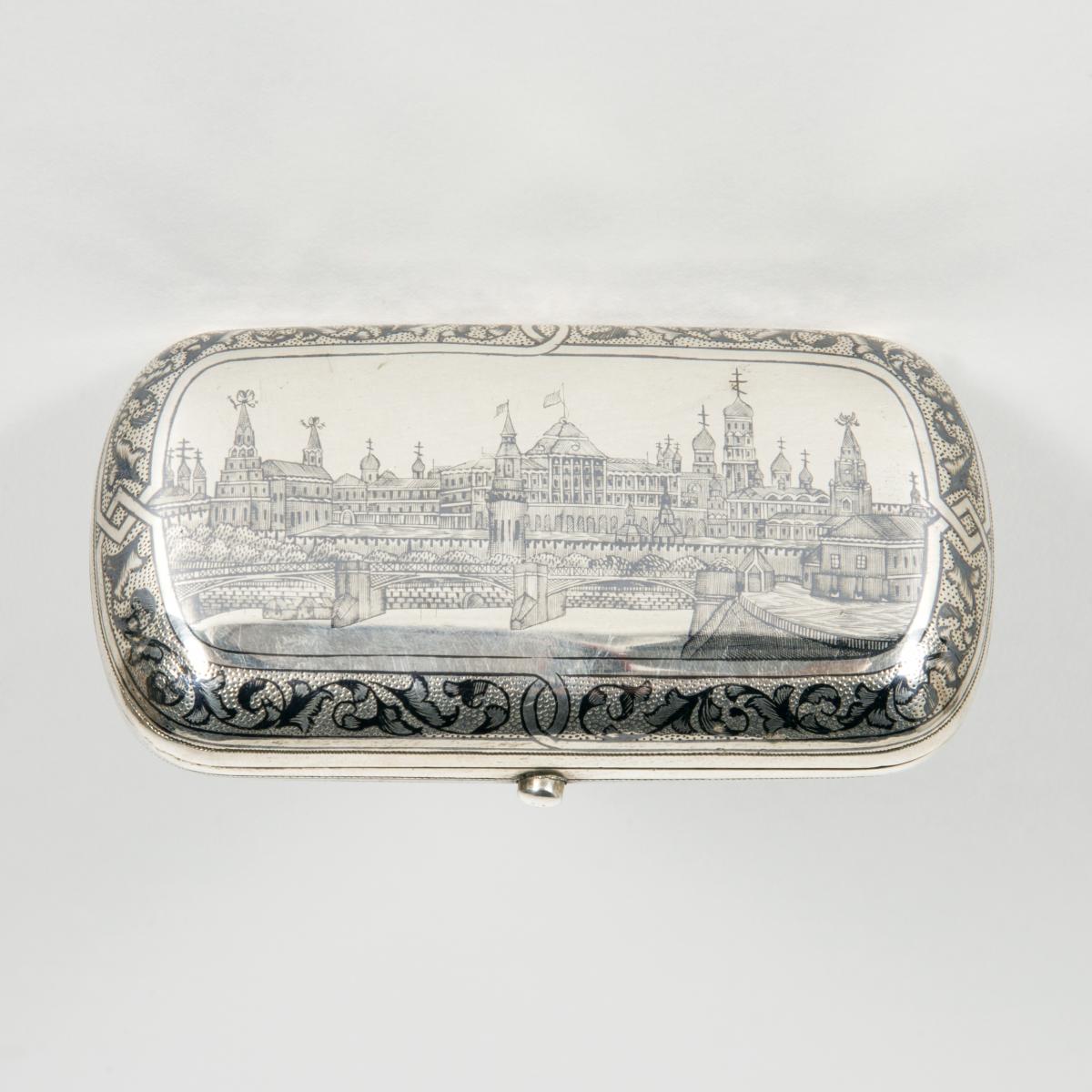 Boîte en argent niellé noir représentant le Kremlin, XIXe