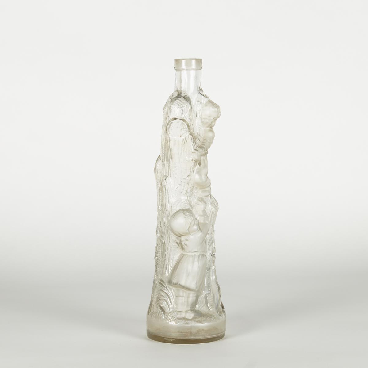 Bouteille carafe en verre sculpté, XXe