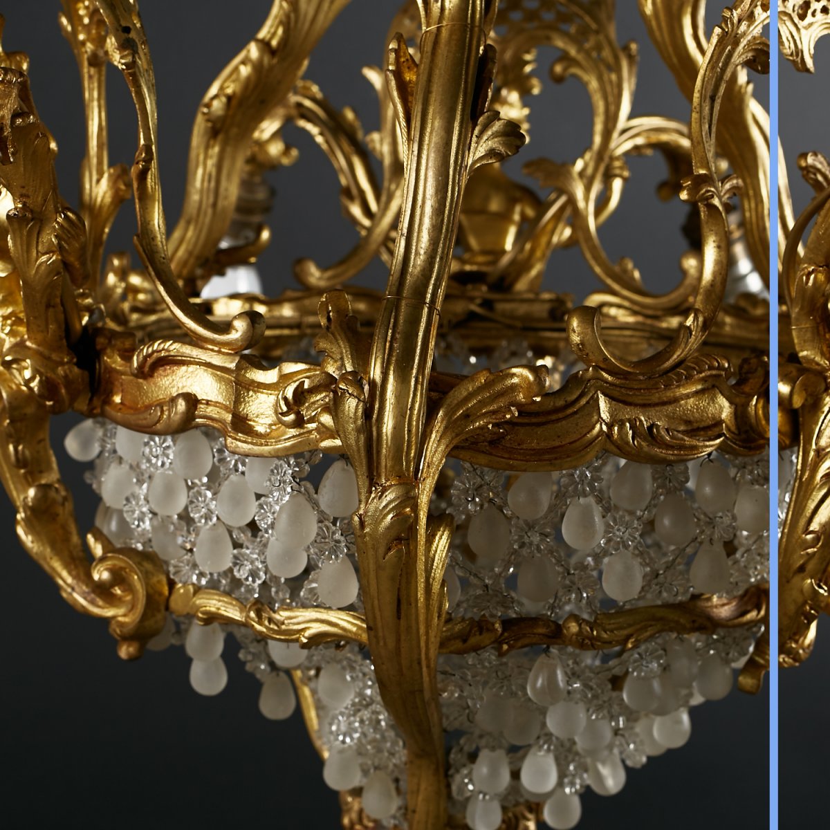 Lustre en bronze dor&eacute; aux nymphes et perles de verre, XIXe-photo-2