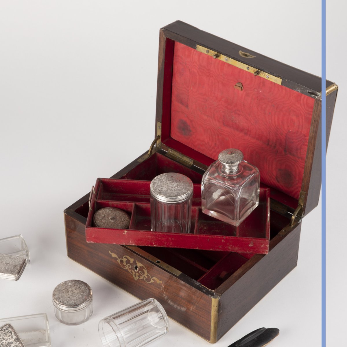 Coffret à nécessaire de toilette en argent et cristal, XIXe-photo-4