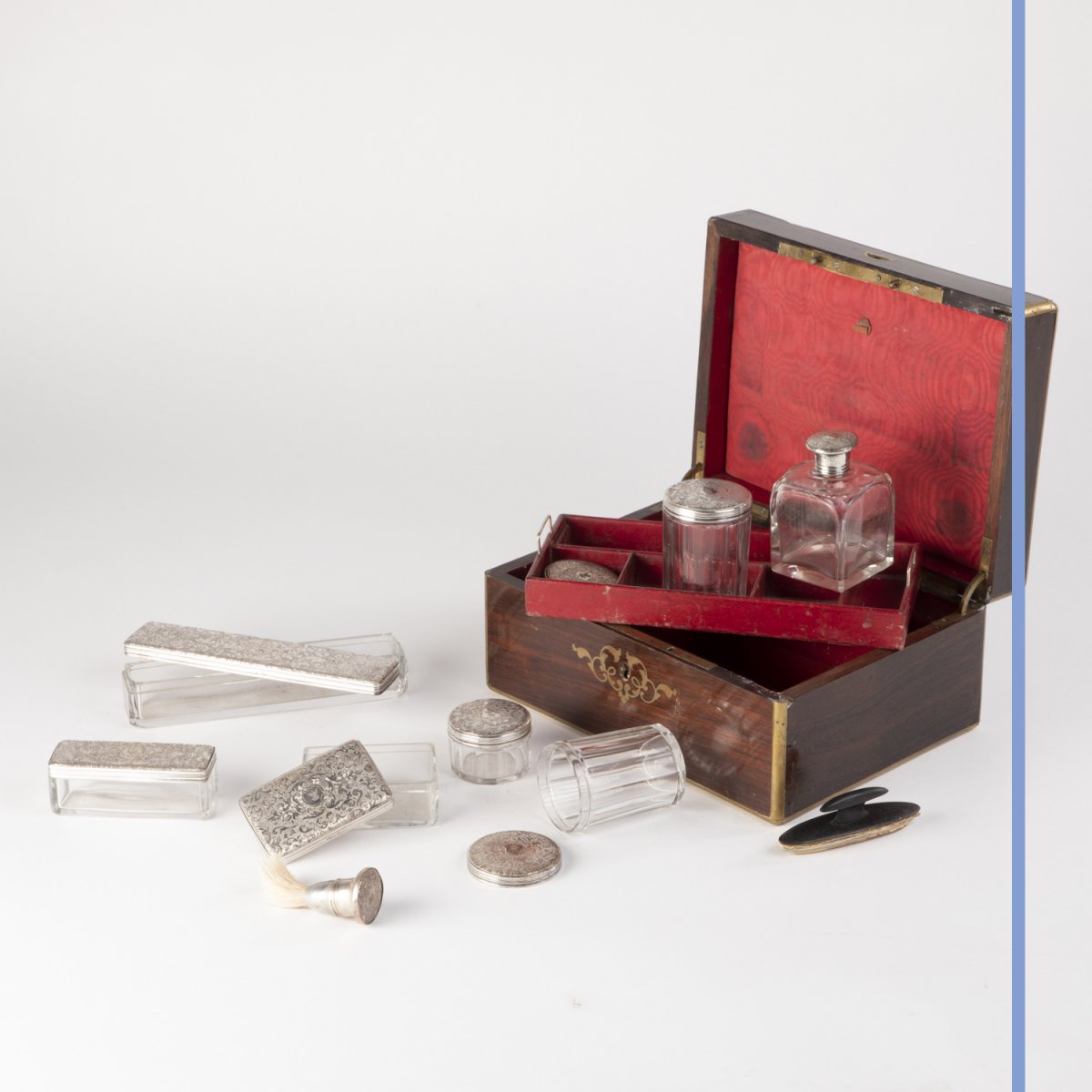 Coffret à nécessaire de toilette en argent et cristal, XIXe-photo-1