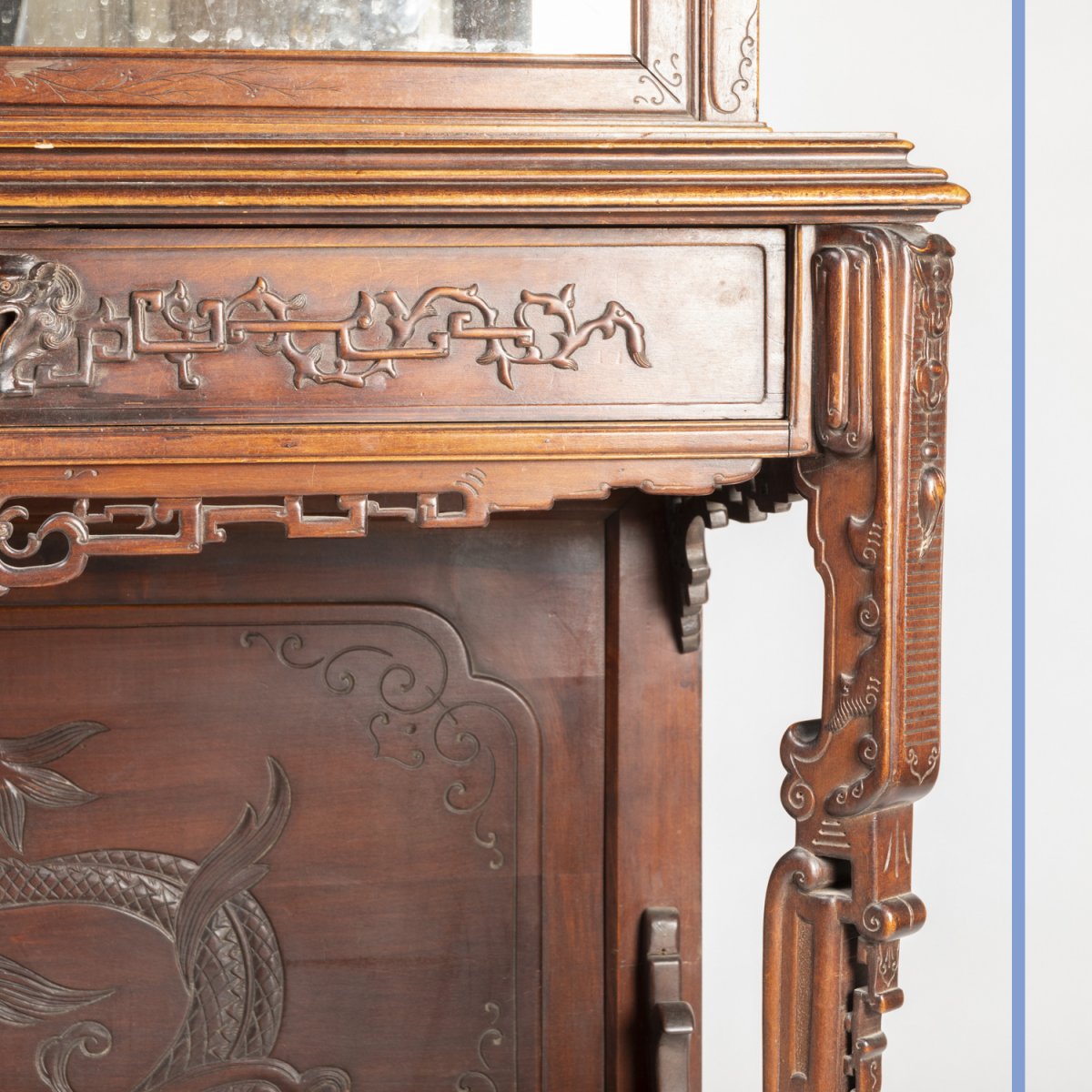 Maison Alphonse Giroux, cabinet vitrine en bois teinté sculpté au dragon, XIXe-photo-7