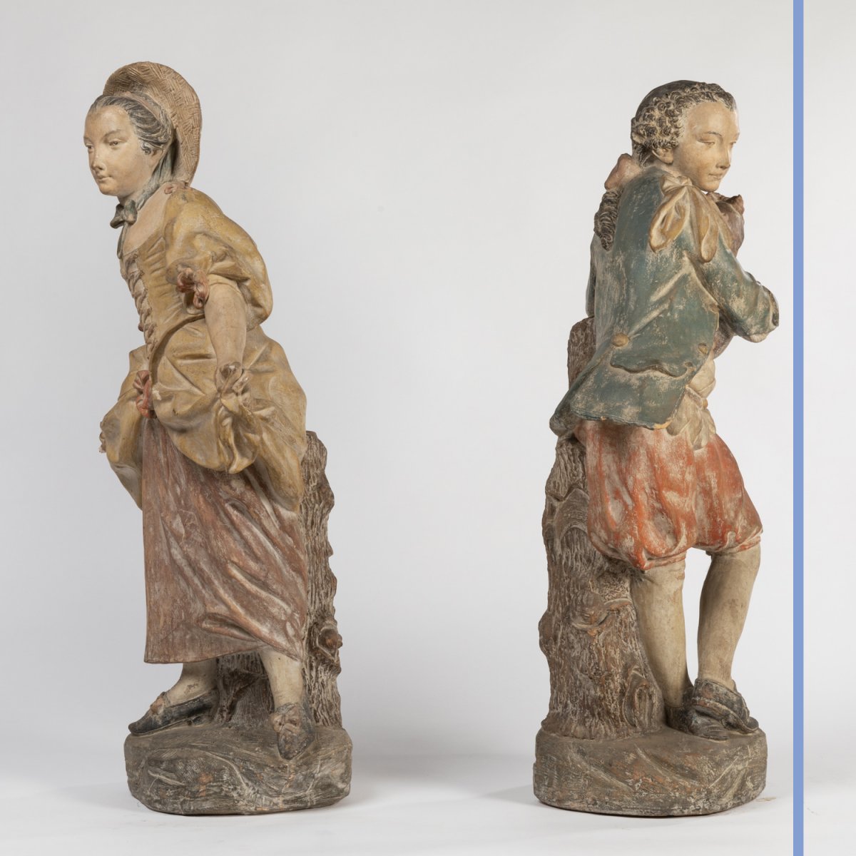 Paire de sculptures en terre cuite sur deux colonnes en bois peint en trompe-l'oeil, XIXe-photo-2