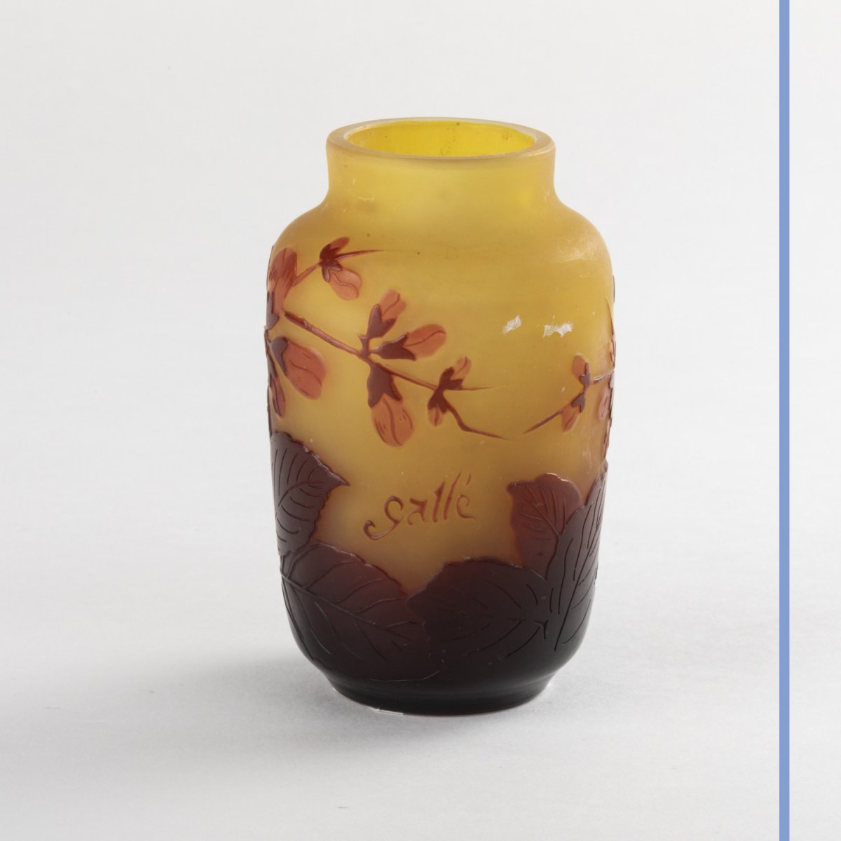 Émile Gallé (1846-1904), vase en verre multicouches à décor de fleurs de cérisier, XIXe-photo-3