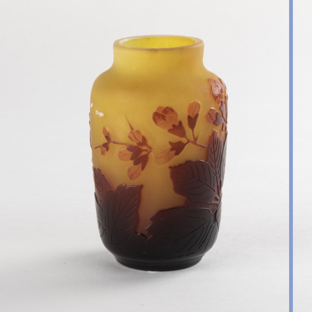 Émile Gallé (1846-1904), vase en verre multicouches à décor de fleurs de cérisier, XIXe-photo-4