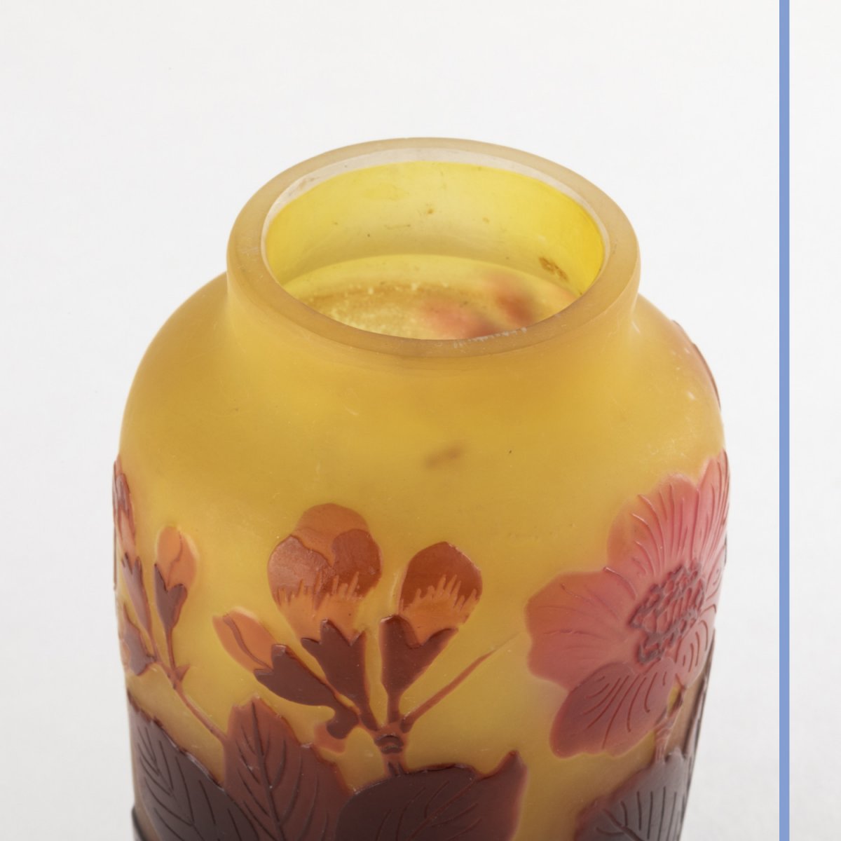 Émile Gallé (1846-1904), vase en verre multicouches à décor de fleurs de cérisier, XIXe-photo-2