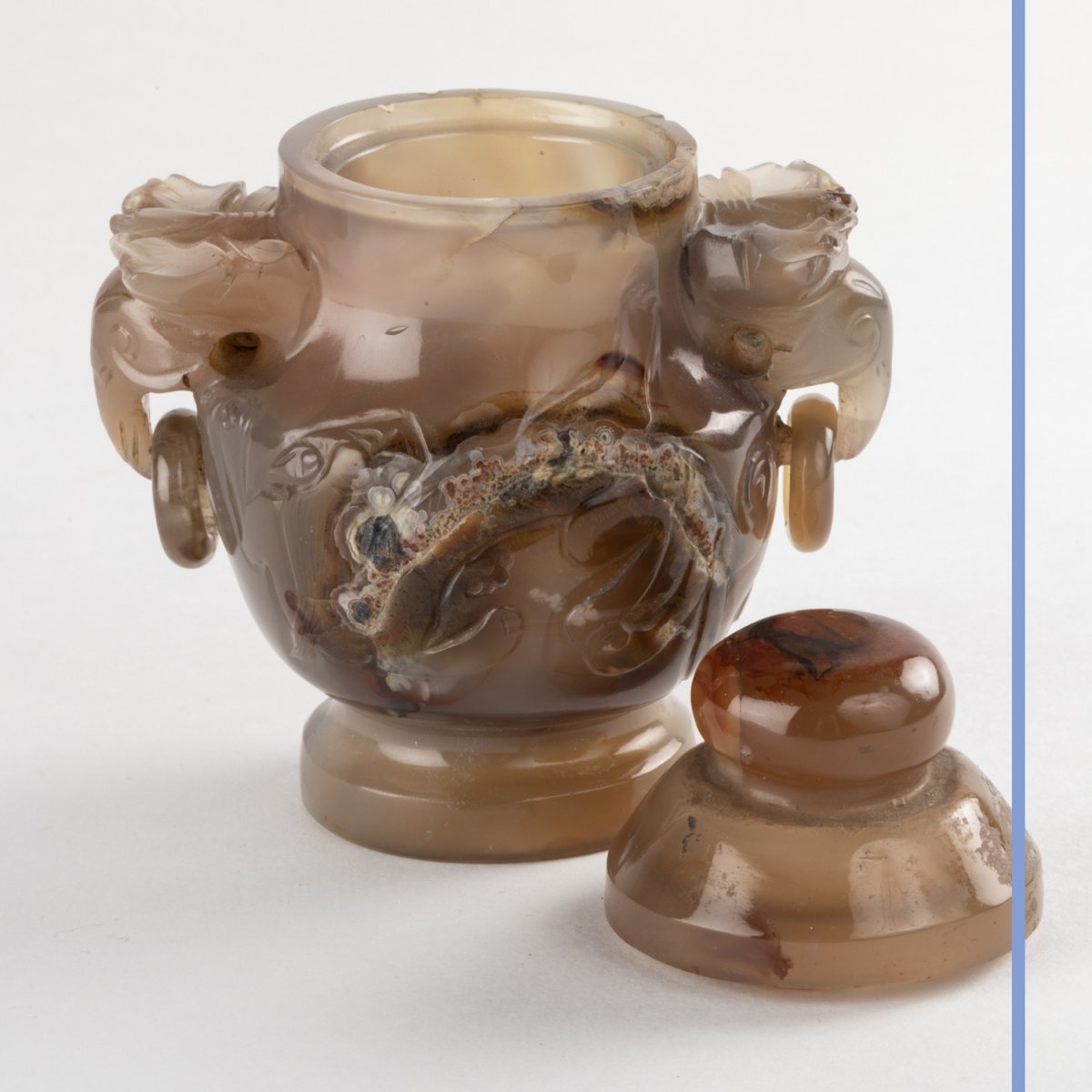 Chine, vase couvert &agrave; deux anses en agate brune sculpt&eacute;e, XIXe-photo-2