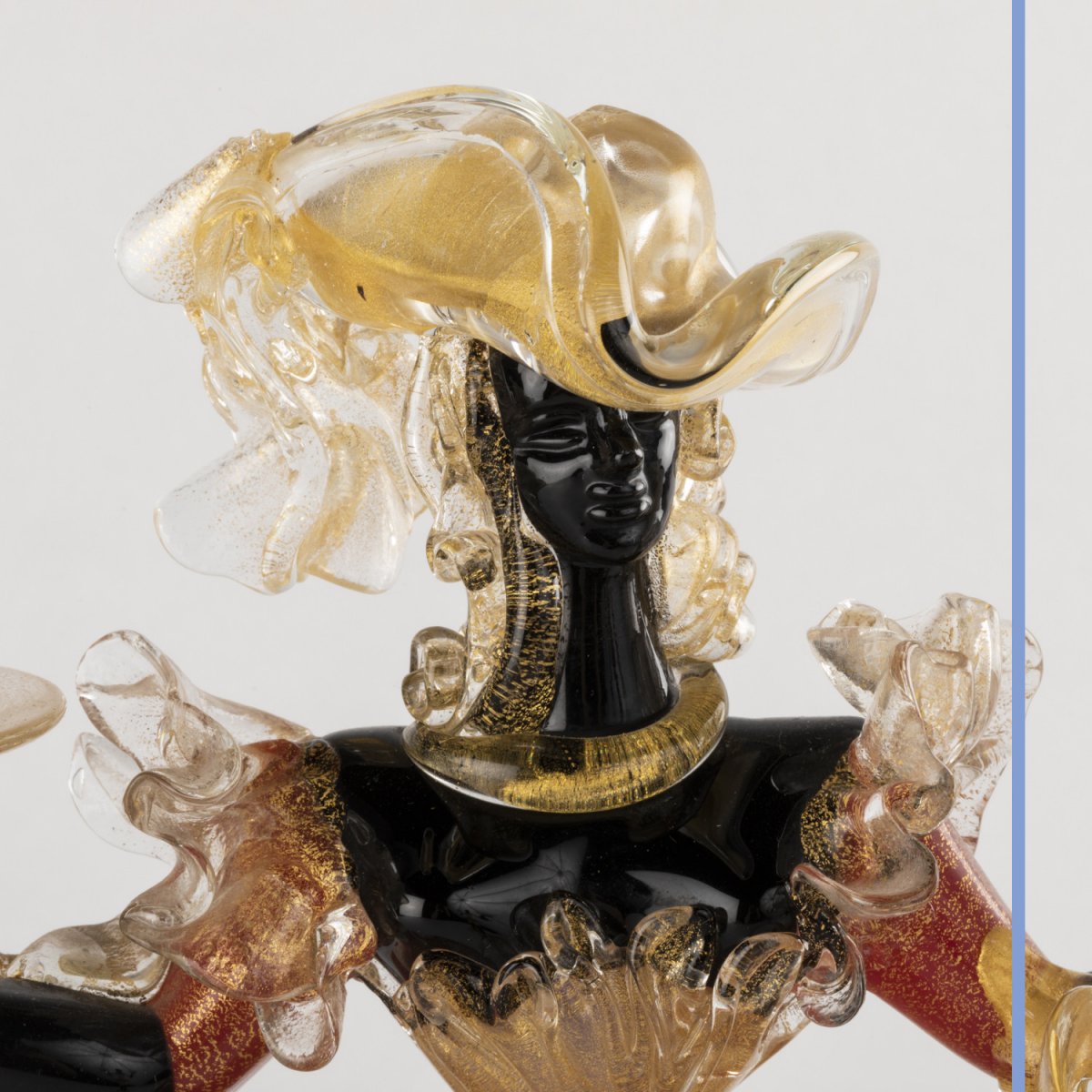 Murano, paire de bougeoirs figurant une dame et un page en verre teinté soufflé, XXe-photo-1