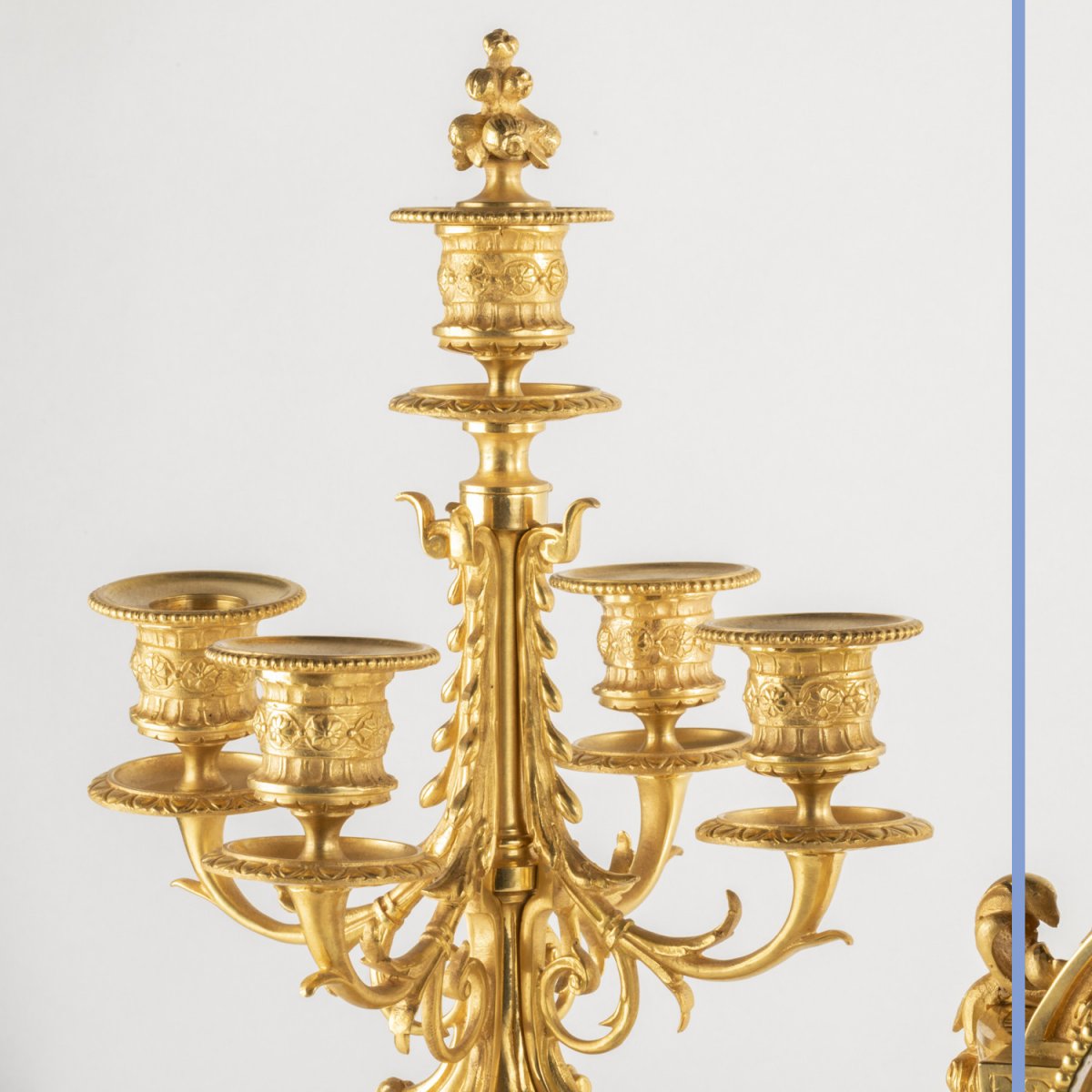 Garniture de cheminée en bronze doré et plaques en porcelaine dans le goût de Sèvres, XIXe-photo-7