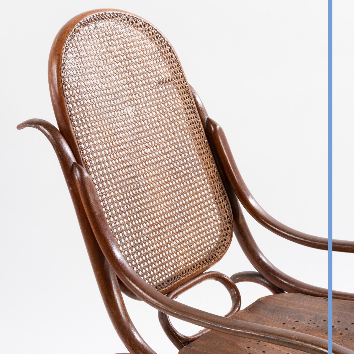 Dans le goût de Thonet, Rocking-Chair en bois courbé teinté, XXe-photo-1
