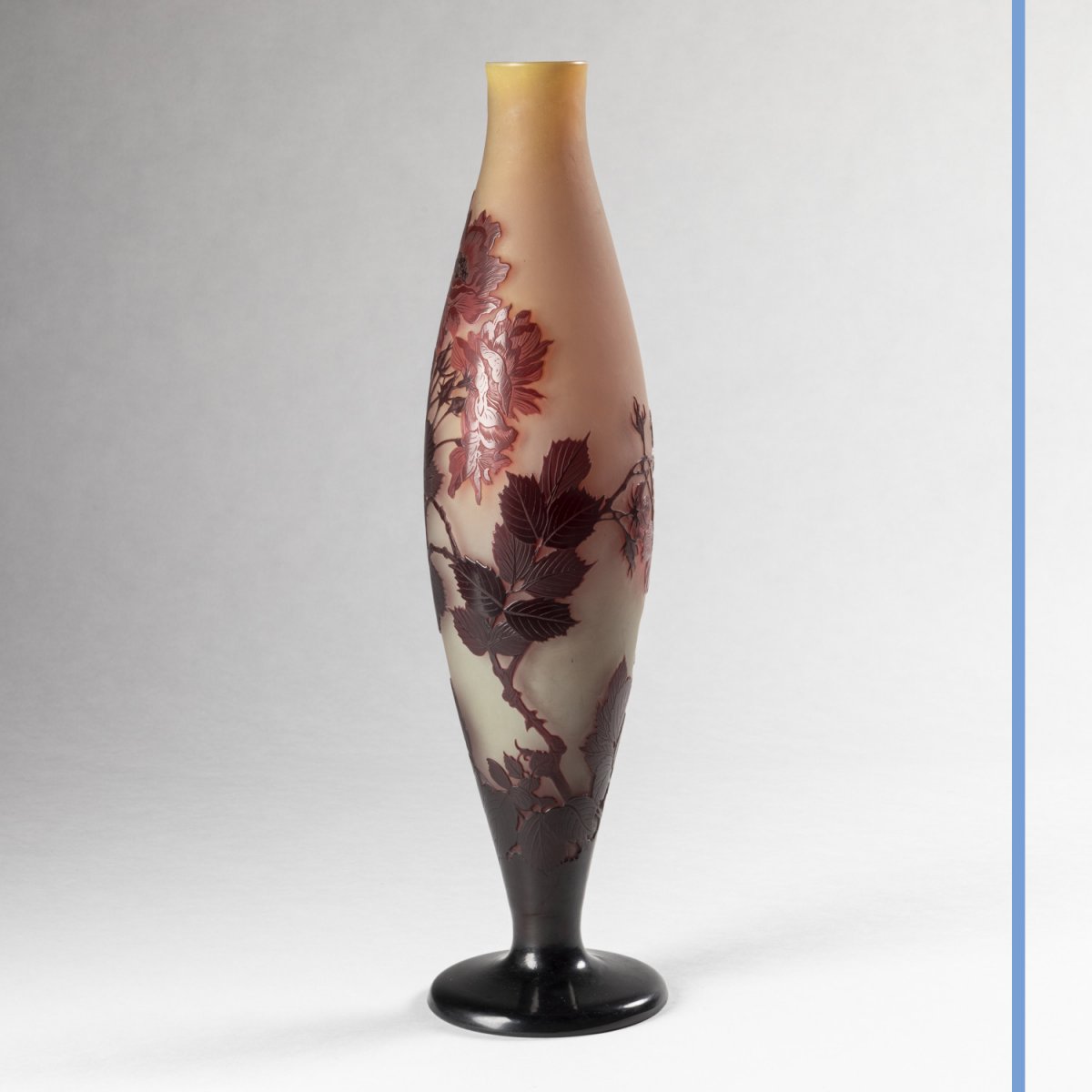 Émile Gallé (1846-1904), vase en verre multicouches aux roses, XIXe-photo-2