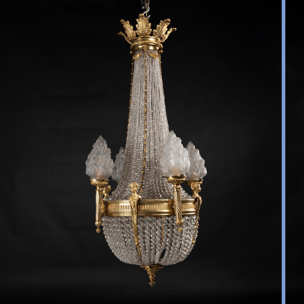Lustre montgolfi&egrave;re aux perles en cristal taill&eacute; en bronze dor&eacute; &agrave; d&eacute;cor de flambeaux, XIXe-photo-3