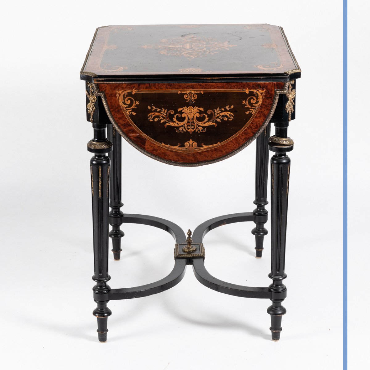 Table de salon à rabats Napoléon III en bois marqueté et bronze doré, XIXe-photo-3