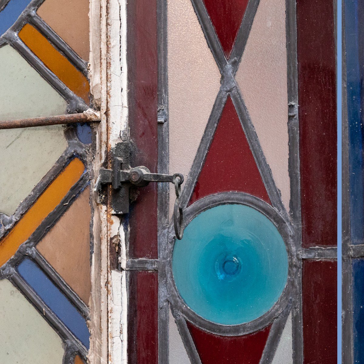 Vitrail &agrave; motif g&eacute;om&eacute;trique, fin XIXe, d&eacute;but XXe-photo-5