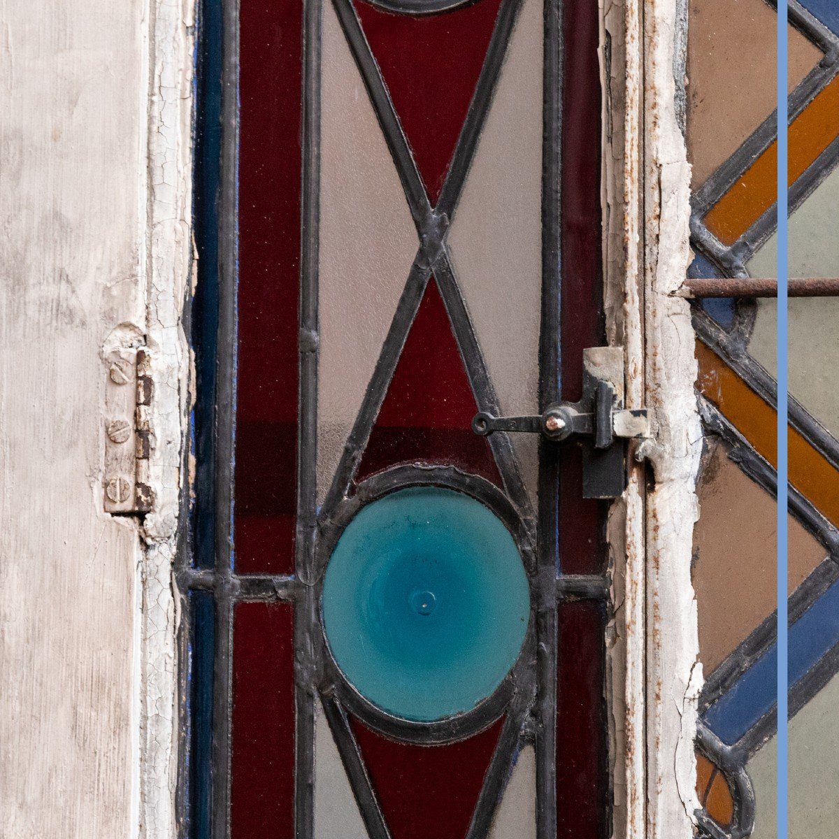 Vitrail &agrave; motif g&eacute;om&eacute;trique, fin XIXe, d&eacute;but XXe-photo-6