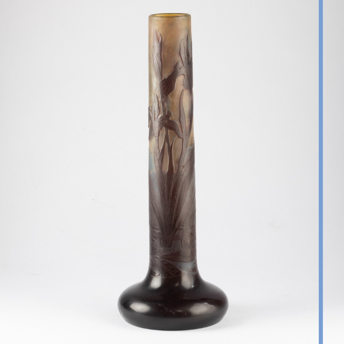 Emile Gallé (1846-1904), vase tubulaire en verre multicouche à décor d'iris et nymphéas, XIXe-photo-3