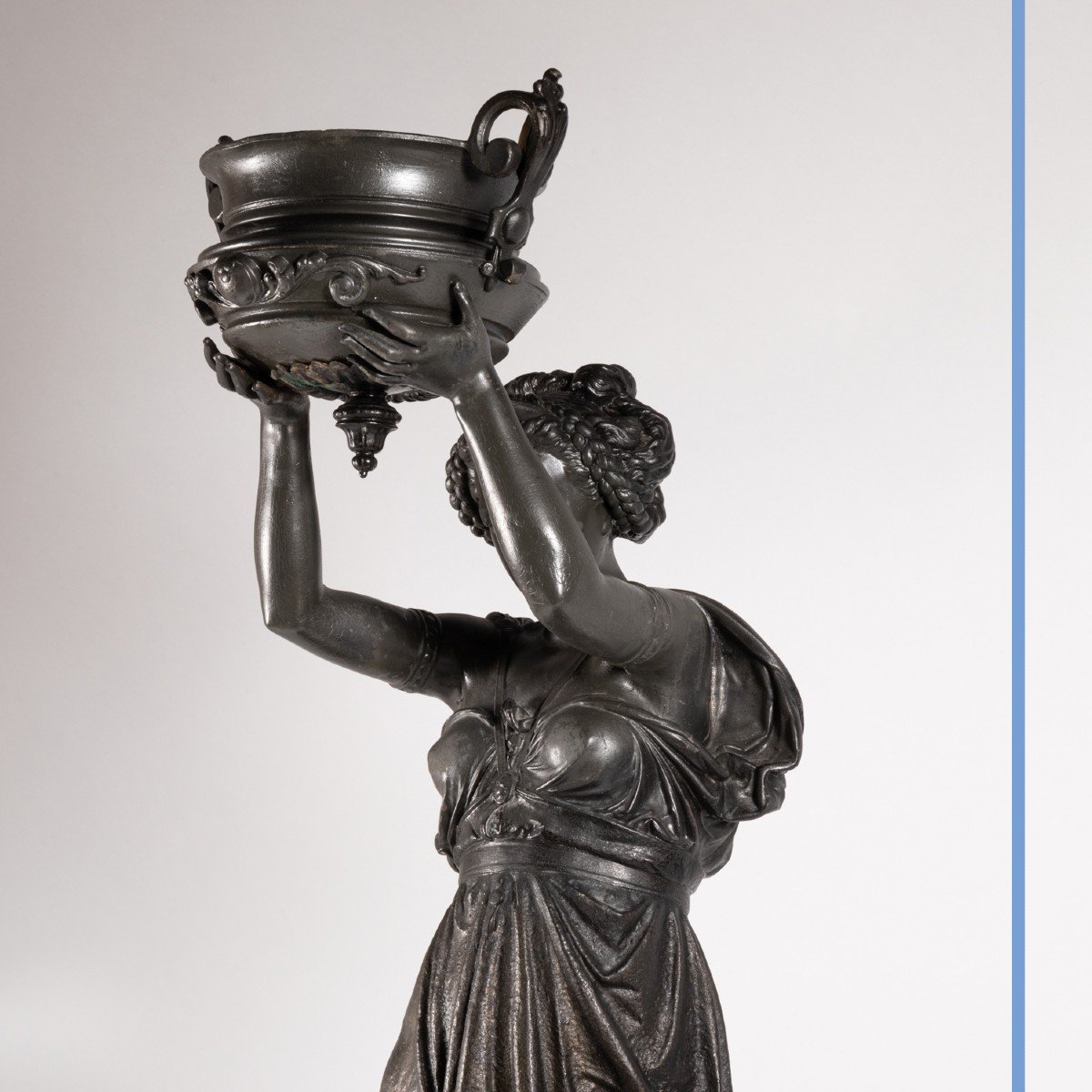 Jardinière ou fontaine en fonte d'une figure féminine à l'antique, XIXe-photo-3