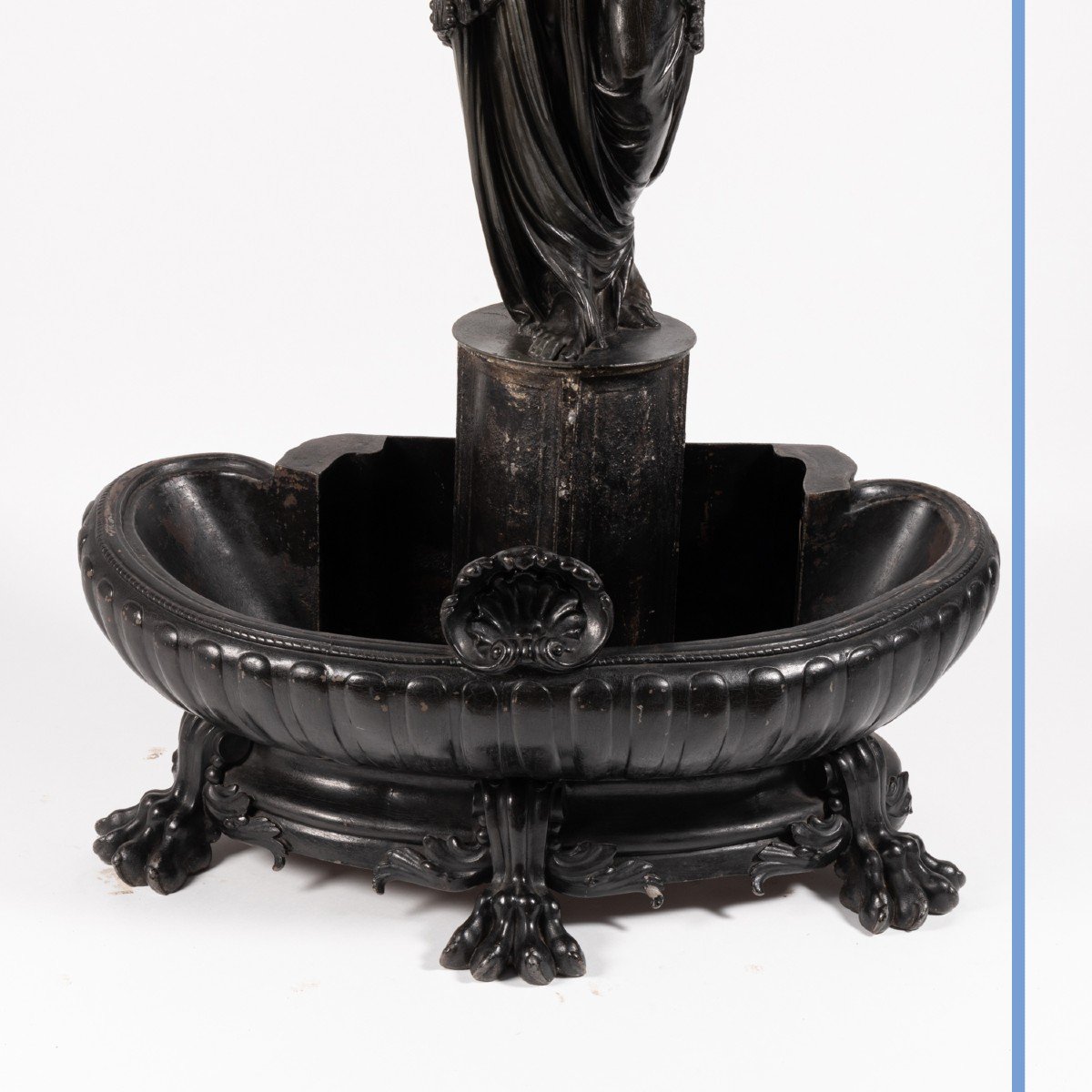 Jardinière ou fontaine en fonte d'une figure féminine à l'antique, XIXe-photo-4