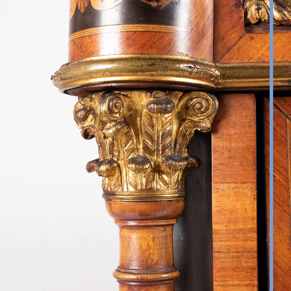 Meuble à hauteur d'appui en marqueterie de bois précieux et bronze doré, XIXe-photo-8