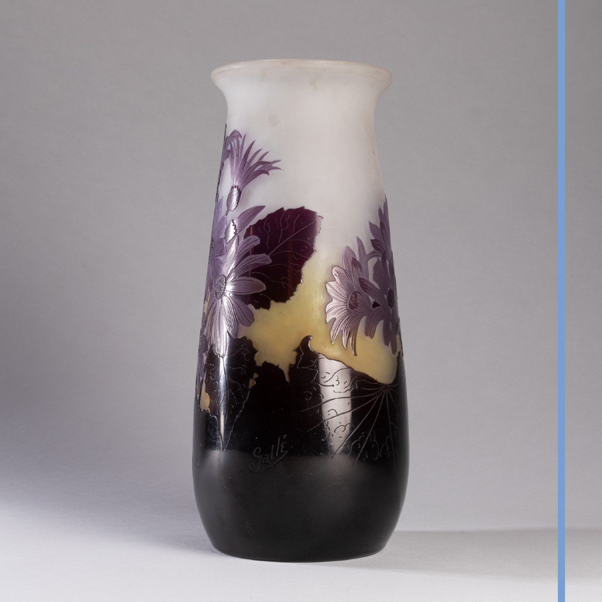 Emile Gallé (1846-1904), vase en verre multicouche aux marguerites, début XXe-photo-3
