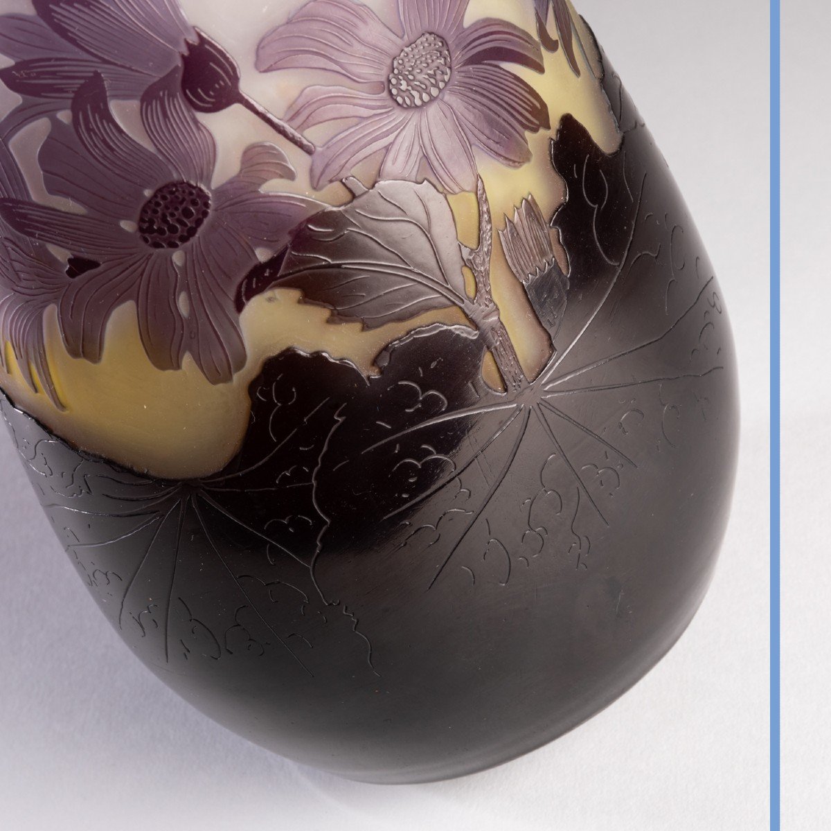 Emile Gallé (1846-1904), vase en verre multicouche aux marguerites, début XXe-photo-7