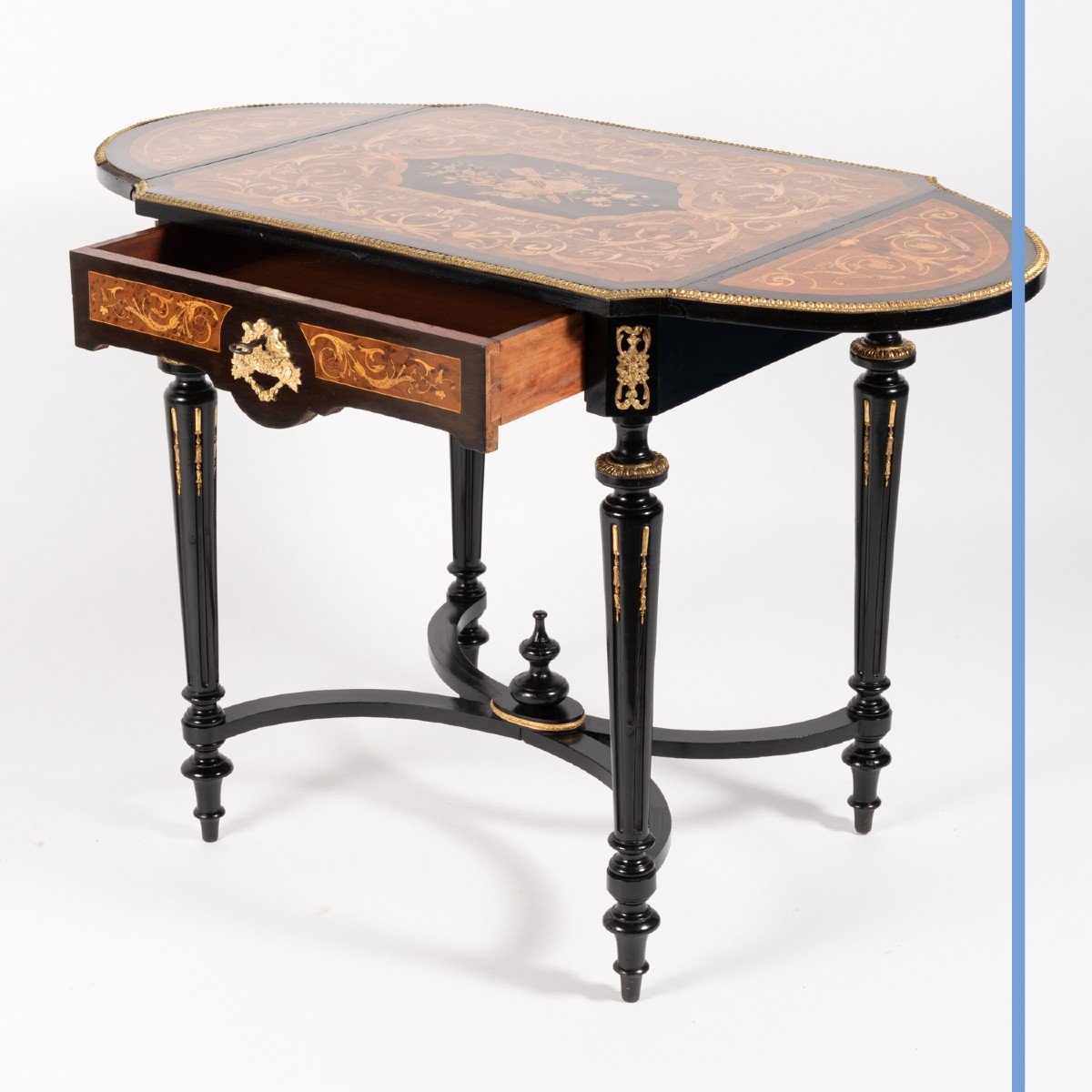 Table à deux rabats en marqueterie de bois précieux, XIXe-photo-1