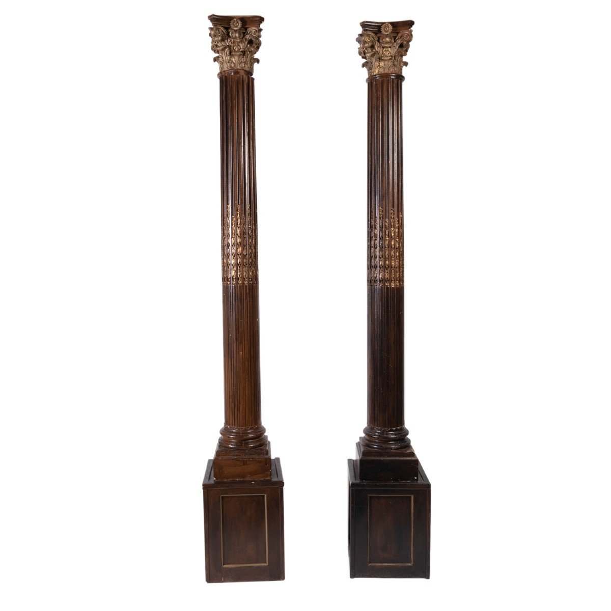 Paire de colonnes corinthiennes  en bois vernis et doré, XIXe