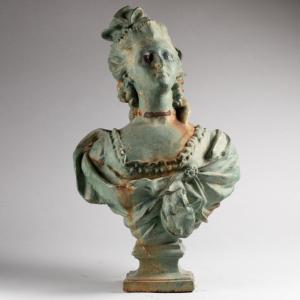 Buste de femme en fonte laqu&eacute;e verte, XIXe