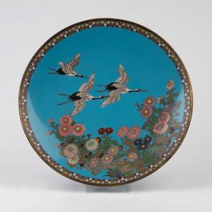 Paire de plats décoratifs de forme ronde en émaux cloisonnés, Japon, XIXe